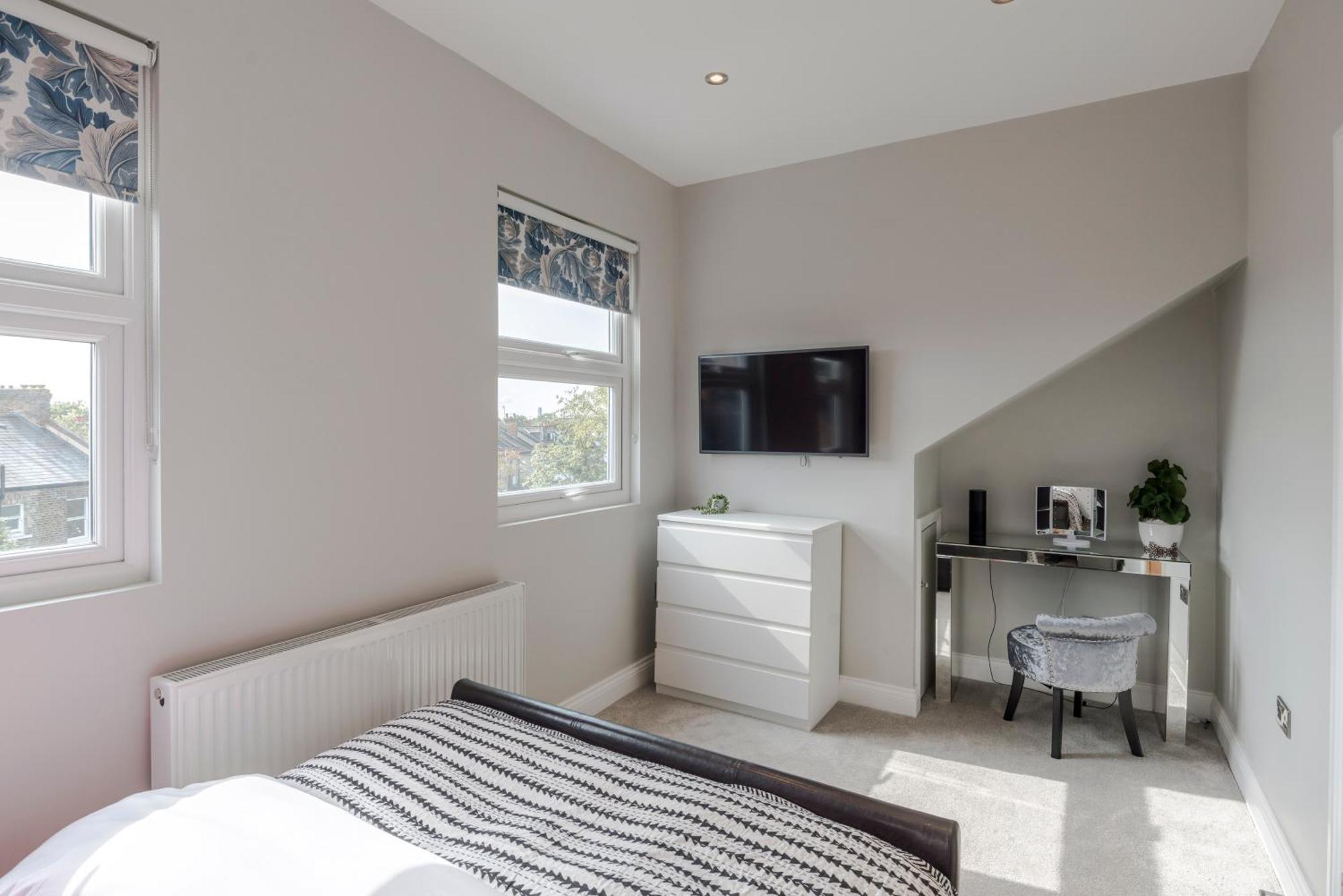 Stunning 3 Bed Duplex Apartment In The Heart Of West Hampstead Лондон Екстер'єр фото